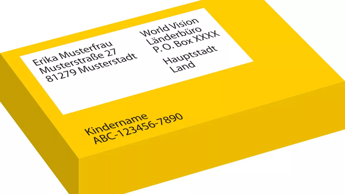 Geschenkpaket an das Patenkind adressieren