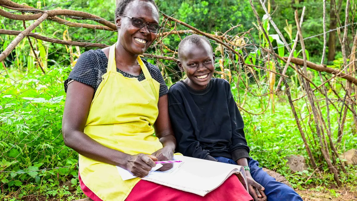 Der Schutz einheimischer Bäume hat Salinas Familie von Hunger befreit und setzt Ressourcen für Bildung frei.