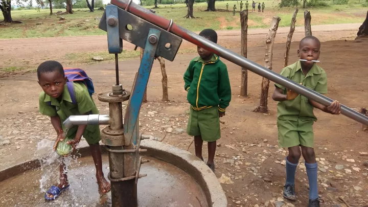Schulkinder profitieren von sauberem Wasser