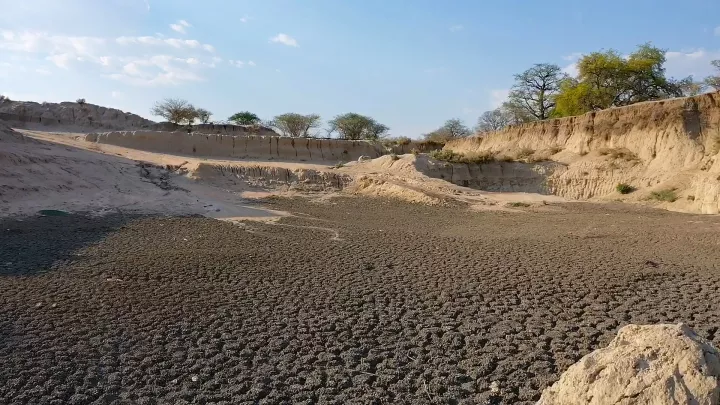 Ausgetrockneter See in Angola - Folge der schlimmen Dürre 2019