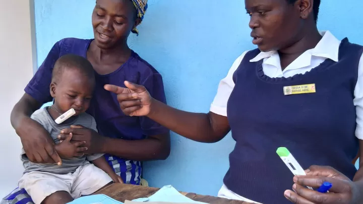 Kleinkind bei der Gesundheitsvorsorge