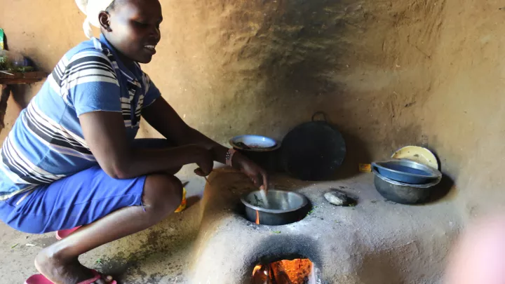 Nancy aus Kenia in ihrer Küche