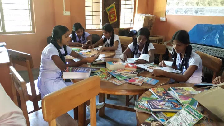 Schüler in der Bibliothek
