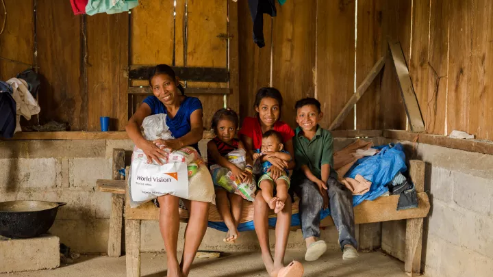 Arme Familien in Honduras werden mit Lebensmitteln und Hygiene-Artikeln unterstützt