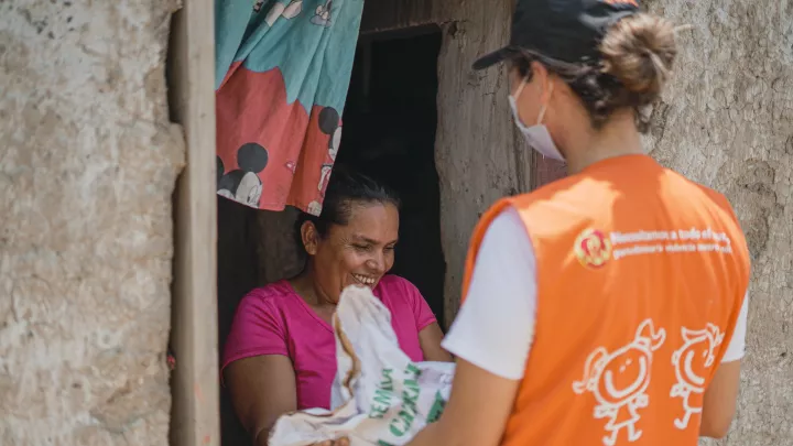 Corona-Nothilfe von World Vision in Lateinamerika: Arme Haushalte erhalten auch landwirtschaftliches Werkzeug und Saatgut