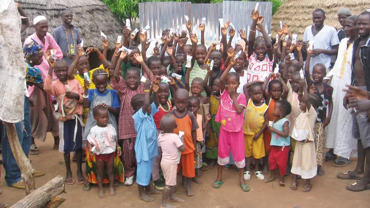 Bewohner eines Dorfes im Senegal