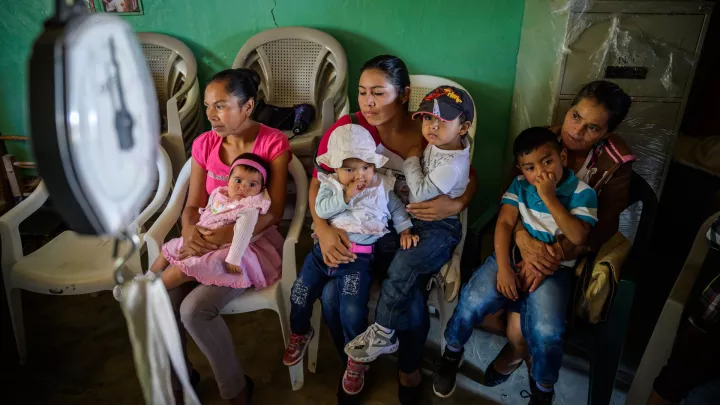 Viele Mütter nutzen mit ihren Kindern das Angebot der Gesundheitskontrolle.