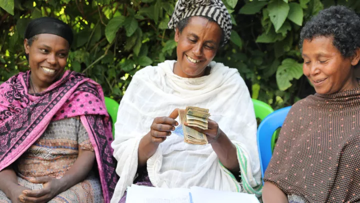 Mitglieder einer Spargruppe in Äthiopien