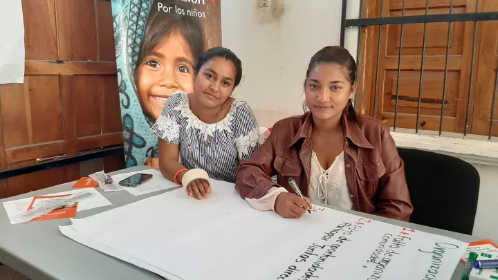 Mädchen in einem Workshop