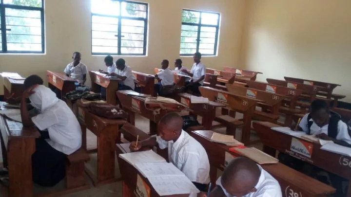 Kinder in ihrer Schulklasse