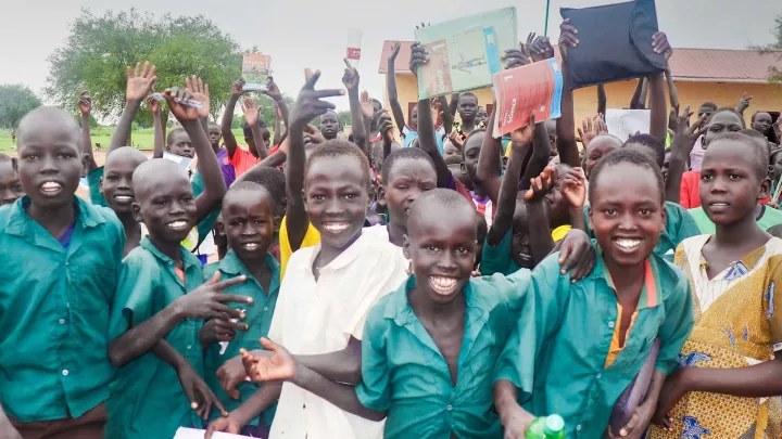 Kinder freuen sich am Unabhängigkeitstag