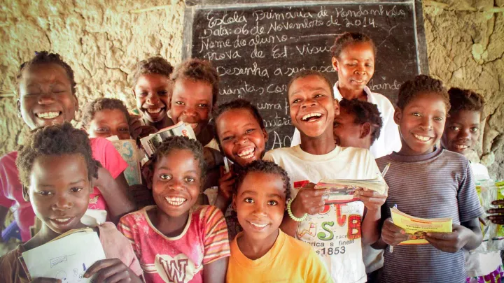 World Vision Entwicklungszusammenarbeit Mosambik Schule Kinder