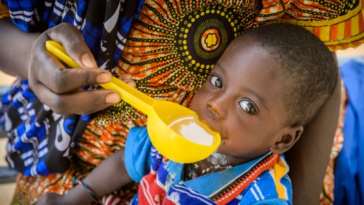 Ernährung und Pflege Kleinkind Baby 