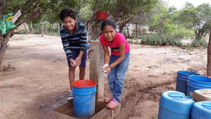 World Vision lehrt richtiges Händewaschen