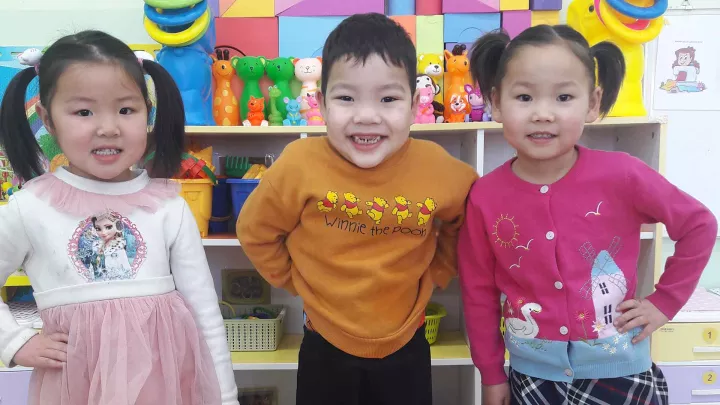 World Vision Patenkinder spielen 