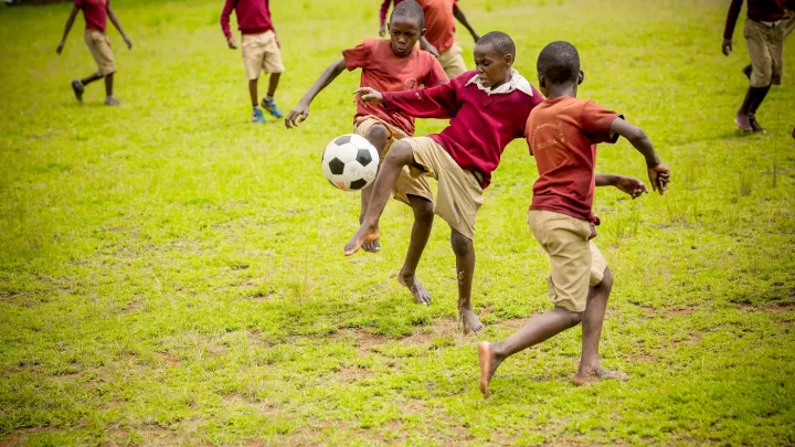 World Vision Tansania Fußballspielen
