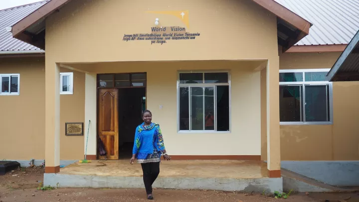 World Vision baut eine Entbindungssation