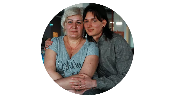 Mutter und Sohn im Flüchtlingslager