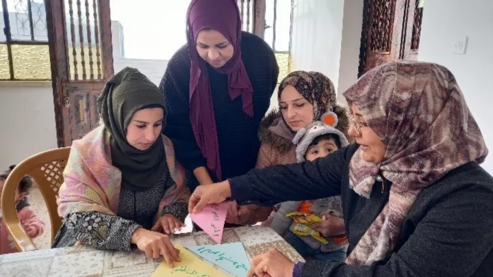 Vier palästinensische Frauen und ein Kind aus dem Projekt GBG.