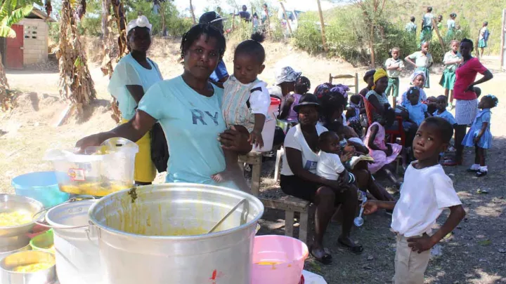 Mütter bei einem Kochkurs