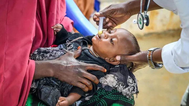 Versorgung eines mangelernährten Kindes