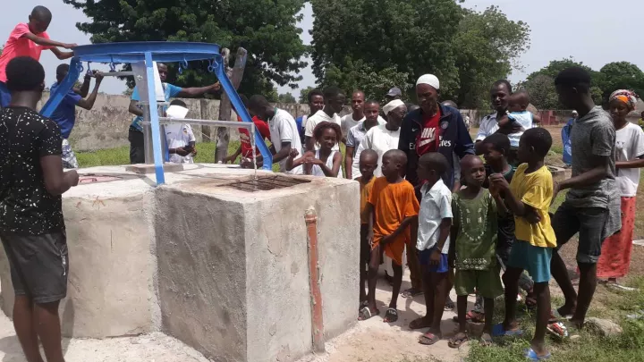 Brunnenbau in einer Schule in Dabo