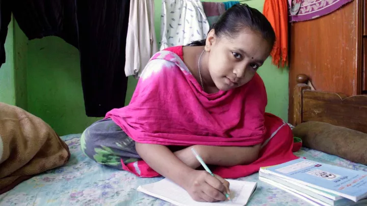 Pinky geht wieder zur Schule