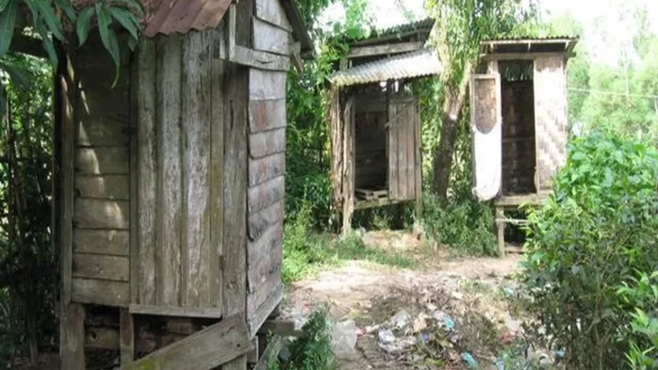 Schullatrinen vorher