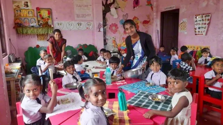 Mittagsverpflegung für Kinder in Sri Lanka