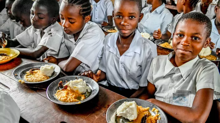 Schulmahlzeit gegen Mangelernährung