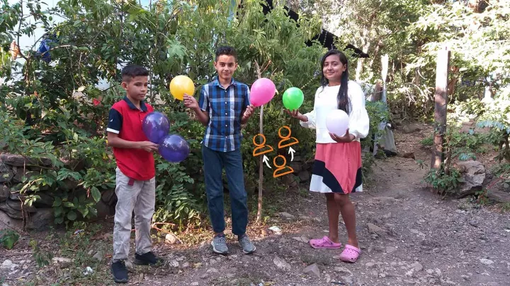 Ericka hält einen Kurs mit Kindern