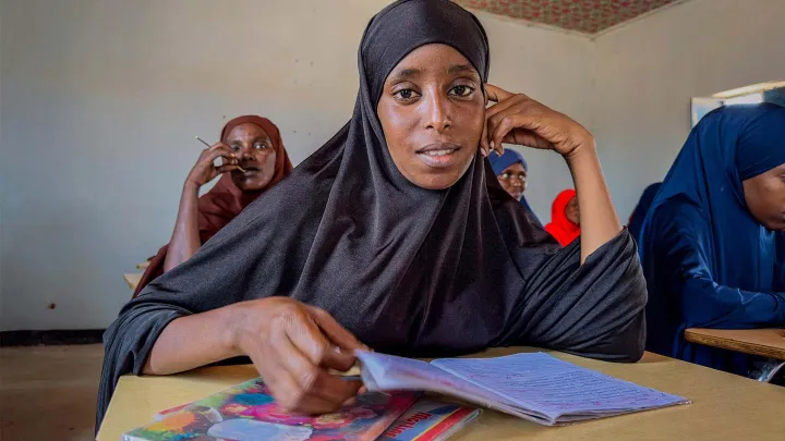 Hamda kann nun lesen und schreiben und die Bildung ihrer eigenen Kinder fördern