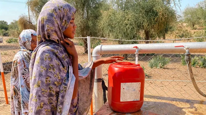 Elaf hat sauberes Wasser direkt vor der Haustür