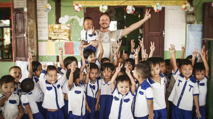 Jerome Flynn Myanmar World Vision Kinder Zukunft