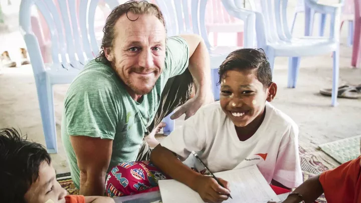 Jerome Flynn Myanmar World Vision Kinder Zukunft