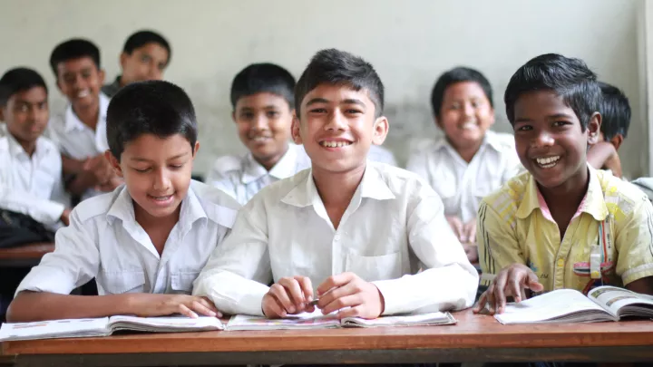 Kinderarbeiter Hemel aus Bangladesch geht wieder zur Schule.