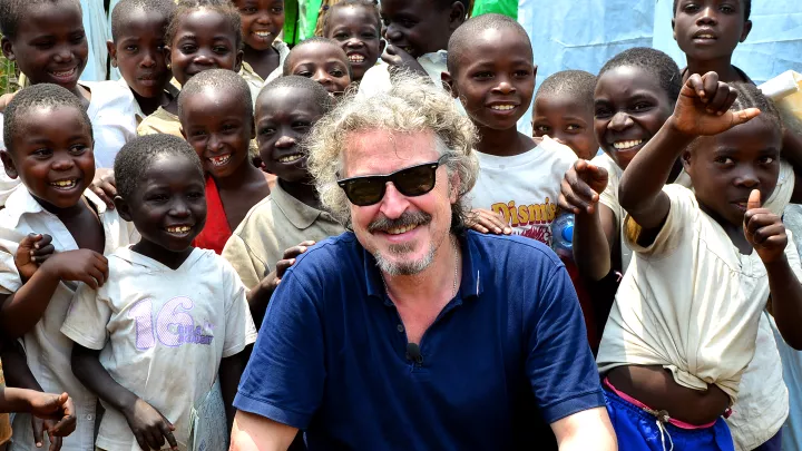 Wolfgang Niedecken unterstützt gemeinsam mit World Vision ehemalige Kindersoldaten und Kinderprostituierte im Kongo