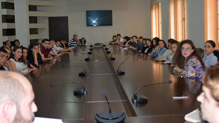 Junge Menschen in Armenien und Georgien