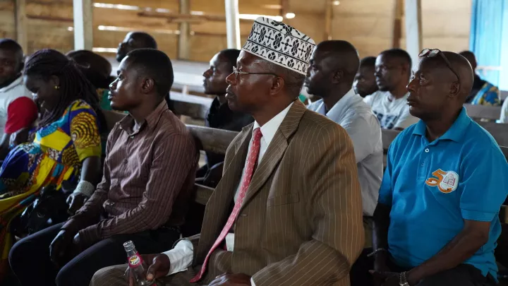 Einsatz von religiösen Respektpersonen und Lehrer