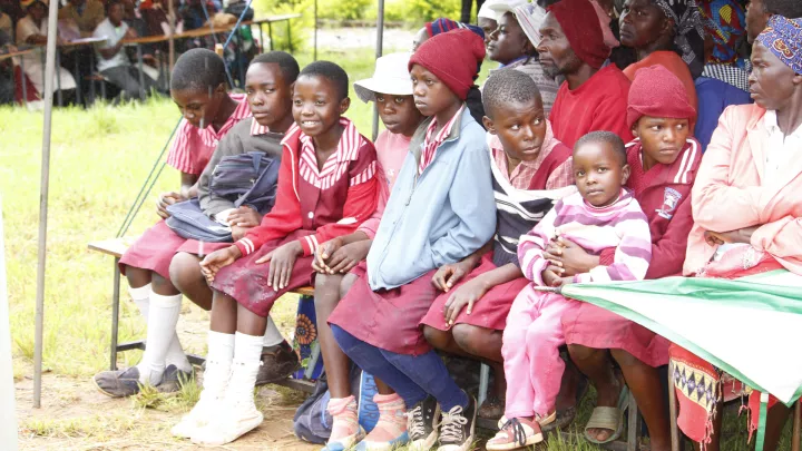 Kinder erhalten durch die Unterstützung von ADH und ECHO Bildung