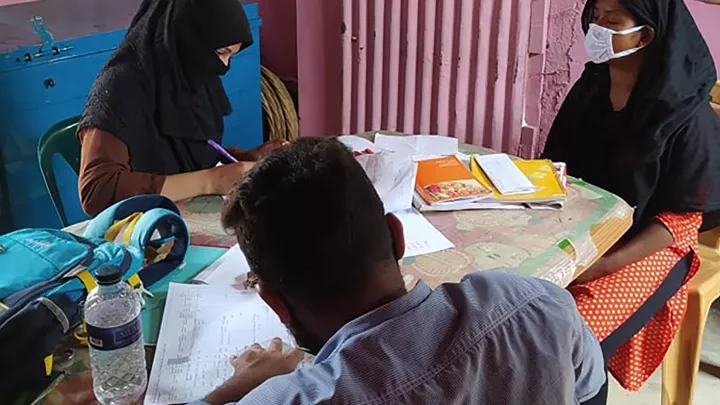 In Bangladesch werden die Menschen gegen COVID-19 aufgeklärt