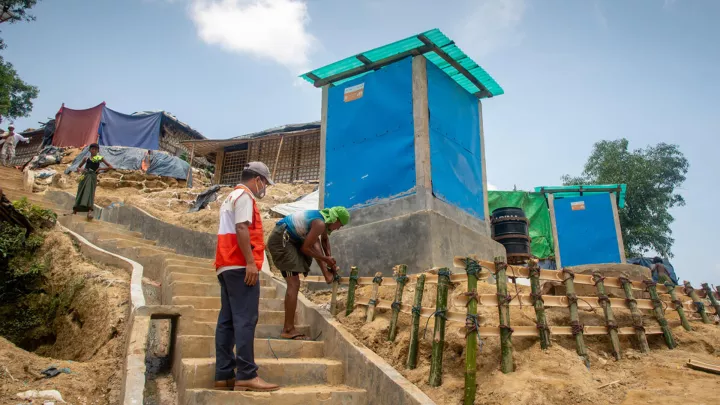 Menschen in Bangladesch werden geschult wie sie mit einem Erdbeben umgehen