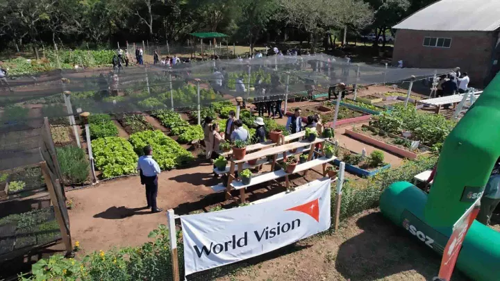 Gemeinsam mit ADH unterstützt World Vision die Menschen in Bolivien Zugang zu Gesundheitsvorsorge Verbesserung der Lebensgrundlagen zu erlangen