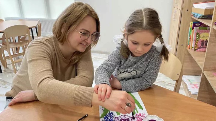 Ukrainisches Mädchen in einem Kindergarten in der Republik Moldau