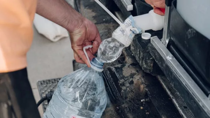 90 Prozent der befragten Kinder und Jugendlichen geben an, dass sie nur unter Schwierigkeiten Zugang zu an sauberem Trinkwasser haben.