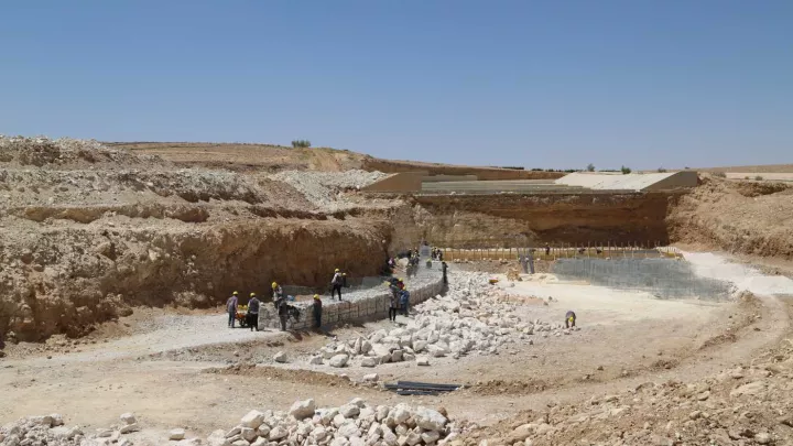 Schutz des Al-Wahedi-Staudamms in Jordanien
