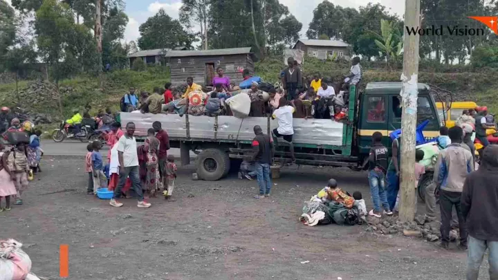 Zehntausende Menschen sind auf der Flucht vor Gewalt im Osten der DR Kongo.