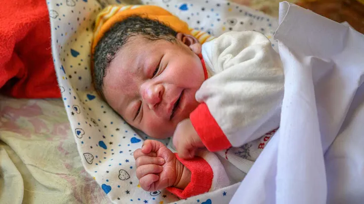 Neugeborenes Baby Alpha aus Ruanda