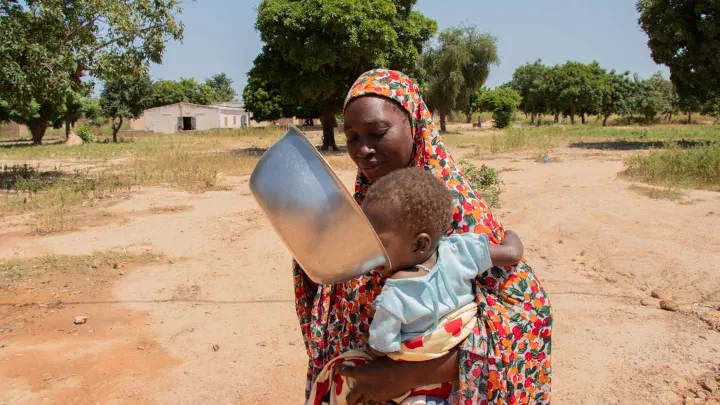 Mutter mit Kind in Burkina Faso