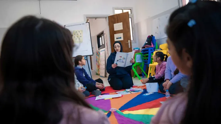 Kinder lernen und spielen
